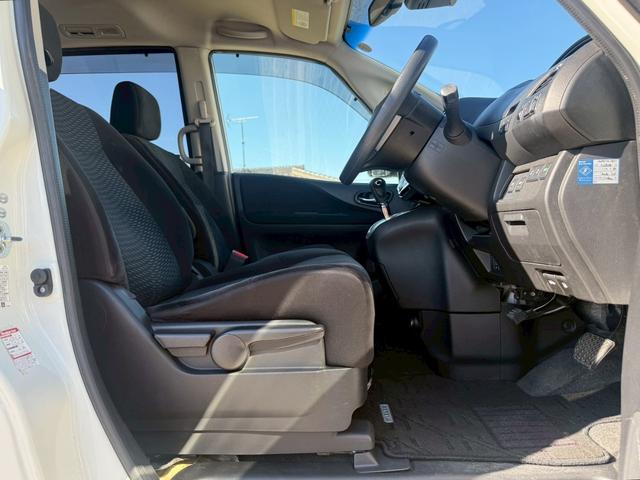 セレナ 20X S-ハイブリッドアドバンスドセーフティパック 純正ナビ/フルセグTV/純正フリップダウンモニター/アラウンドビューモニター/両側電動スライドドア/エマージェンシーブレーキ/フルセグTV/LEDヘッドライト(6枚目)