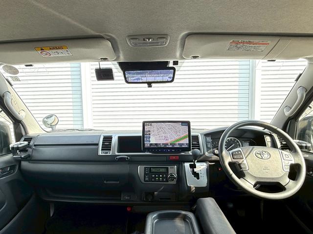 ハイエースワゴン 　１０人乗／ＡＬＰＩＮＥ１１チンチナビ／ＡＬＰＩＮＥ１２．８インチフリップダウンモニター／両側電動スライドドア／デジタルインナーミラー／ＬＥＤヘッドライト（5枚目）