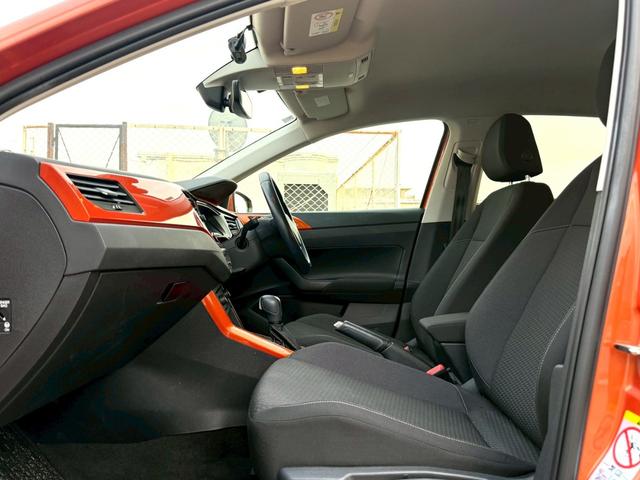 ポロ TSIコンフォートライン メーカーナビ/Bluetooth/バックモニター/アダプティブクルーズコントロール/ブラインドスポットモニター/純正15インチAW/セーフティPKG/LEDヘッドライト/革巻ステア/バックモニター(7枚目)