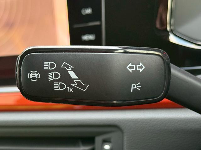 ポロ TSIコンフォートライン メーカーナビ/Bluetooth/バックモニター/アダプティブクルーズコントロール/ブラインドスポットモニター/純正15インチAW/セーフティPKG/LEDヘッドライト/革巻ステア/バックモニター(19枚目)