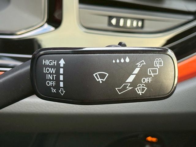 ポロ TSIコンフォートライン メーカーナビ/Bluetooth/バックモニター/アダプティブクルーズコントロール/ブラインドスポットモニター/純正15インチAW/セーフティPKG/LEDヘッドライト/革巻ステア/バックモニター(20枚目)