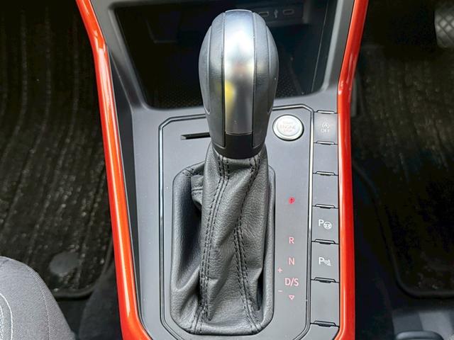 ポロ TSIコンフォートライン メーカーナビ/Bluetooth/バックモニター/アダプティブクルーズコントロール/ブラインドスポットモニター/純正15インチAW/セーフティPKG/LEDヘッドライト/革巻ステア/バックモニター(21枚目)