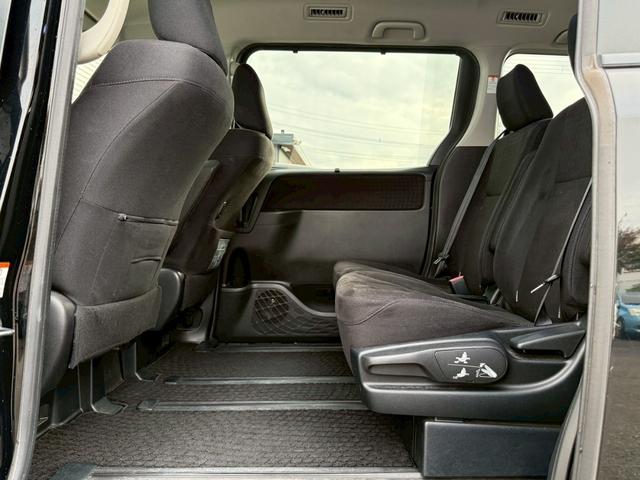 ヴォクシー ハイブリッドV 純正9インチデカナビ/Bluetooth/フルセグTV/バックモニター/ALPINEフリップダウンモニター/両側電動スライドドア/ドラレコ/シートヒーター/置くだけ充電/LEDヘッドライト/ETC(8枚目)