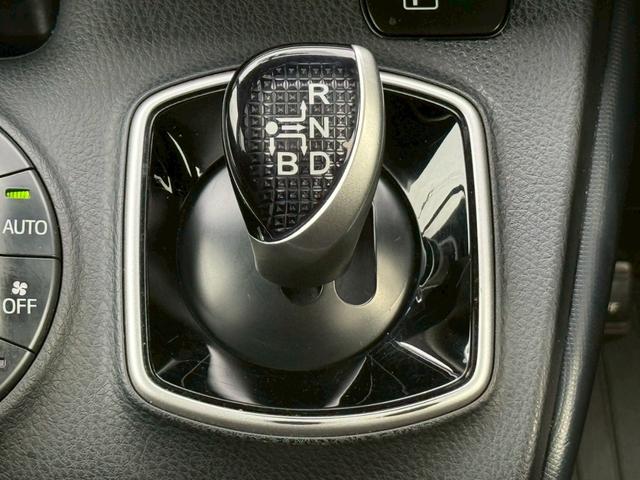 ヴォクシー ハイブリッドV 純正9インチデカナビ/Bluetooth/フルセグTV/バックモニター/ALPINEフリップダウンモニター/両側電動スライドドア/ドラレコ/シートヒーター/置くだけ充電/LEDヘッドライト/ETC(23枚目)