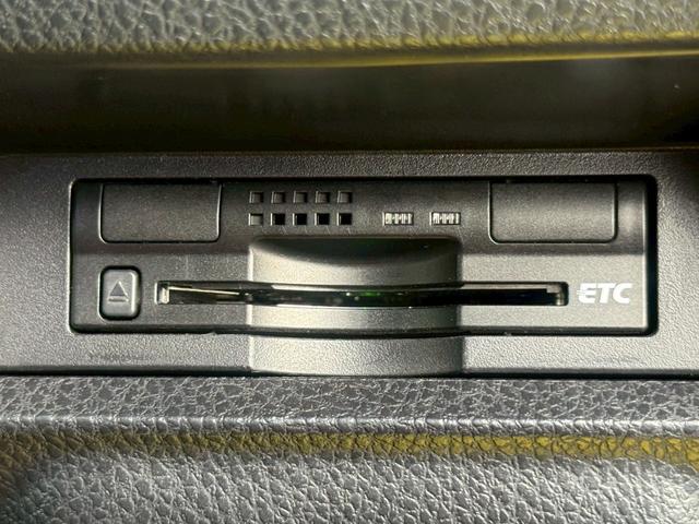 ヴォクシー ハイブリッドV 純正9インチデカナビ/Bluetooth/フルセグTV/バックモニター/ALPINEフリップダウンモニター/両側電動スライドドア/ドラレコ/シートヒーター/置くだけ充電/LEDヘッドライト/ETC(30枚目)