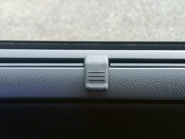 ヴォクシー ハイブリッドV 純正9インチデカナビ/Bluetooth/フルセグTV/バックモニター/ALPINEフリップダウンモニター/両側電動スライドドア/ドラレコ/シートヒーター/置くだけ充電/LEDヘッドライト/ETC(33枚目)