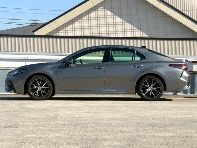 カムリ ＷＳレザーパッケージ　サンルーフ／パノラミックビューモニター／ブラインドスポットモニター／ヘッドアップディスプレイ／セーフティセンス／純正１６インチＡＷ／純正９インチディスプレイオーディオ＋ナビシートヒーター／プリクラ（3枚目）