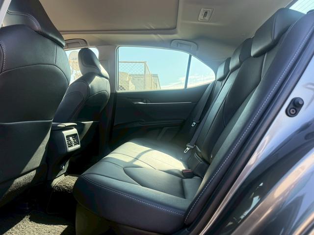 カムリ ＷＳレザーパッケージ　サンルーフ／パノラミックビューモニター／ブラインドスポットモニター／ヘッドアップディスプレイ／セーフティセンス／純正１６インチＡＷ／純正９インチディスプレイオーディオ＋ナビシートヒーター／プリクラ（7枚目）