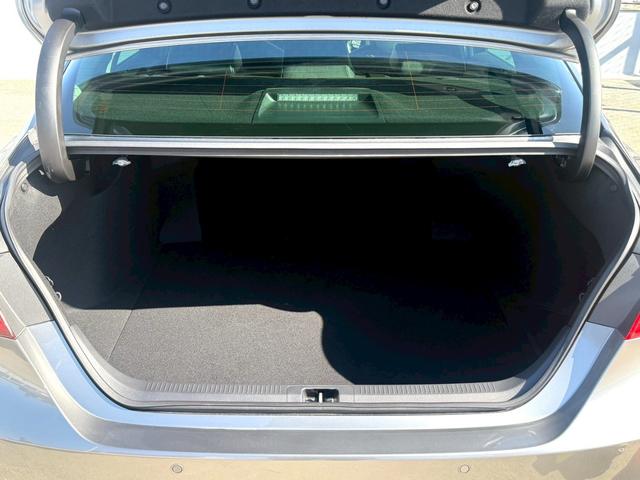 カムリ ＷＳレザーパッケージ　サンルーフ／パノラミックビューモニター／ブラインドスポットモニター／ヘッドアップディスプレイ／セーフティセンス／純正１６インチＡＷ／純正９インチディスプレイオーディオ＋ナビシートヒーター／プリクラ（9枚目）