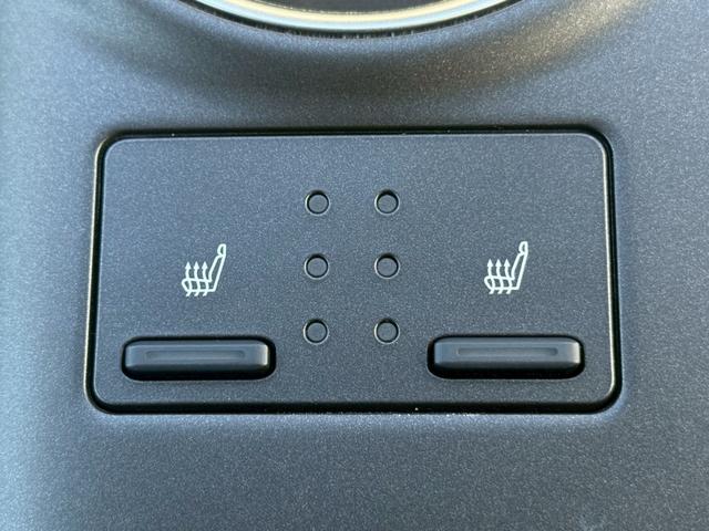 カムリ ＷＳレザーパッケージ　サンルーフ／パノラミックビューモニター／ブラインドスポットモニター／ヘッドアップディスプレイ／セーフティセンス／純正１６インチＡＷ／純正９インチディスプレイオーディオ＋ナビシートヒーター／プリクラ（25枚目）