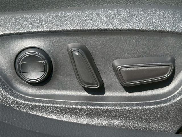 カムリ ＷＳレザーパッケージ　サンルーフ／パノラミックビューモニター／ブラインドスポットモニター／ヘッドアップディスプレイ／セーフティセンス／純正１６インチＡＷ／純正９インチディスプレイオーディオ＋ナビシートヒーター／プリクラ（26枚目）