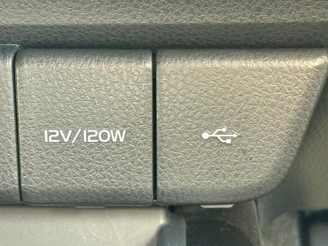 カムリ ＷＳレザーパッケージ　サンルーフ／パノラミックビューモニター／ブラインドスポットモニター／ヘッドアップディスプレイ／セーフティセンス／純正１６インチＡＷ／純正９インチディスプレイオーディオ＋ナビシートヒーター／プリクラ（28枚目）