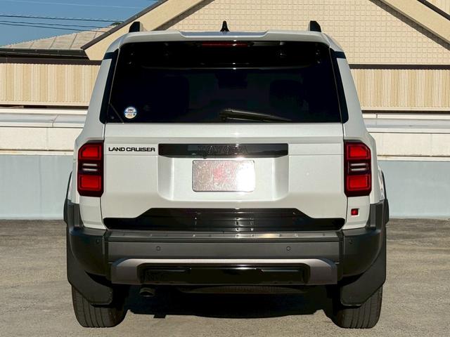 ランドクルーザー２５０ ＺＸ　ＭＯＤＥＬＬＩＳＴＡ／サンルーフ／オーバーフェンダー／フェンダー・バックドアガーニッシュ／リヤバンパーステップガード／リヤスポイラー／純正１２．３インチナビ／パノラマモニター／ＨＵＤ／ＢＳＭ（4枚目）