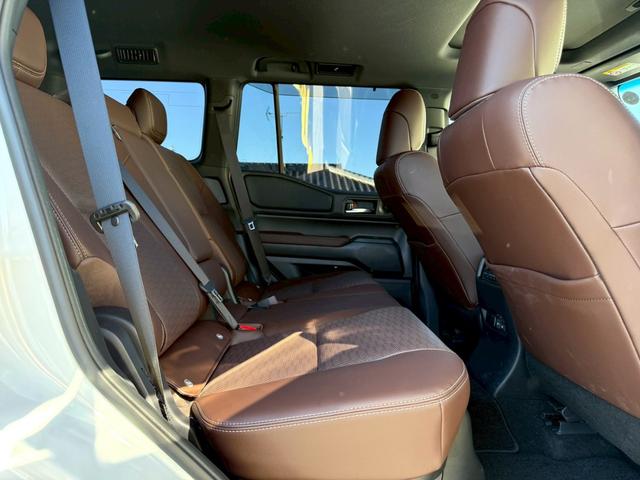 ランドクルーザー２５０ ＺＸ　ＭＯＤＥＬＬＩＳＴＡ／サンルーフ／オーバーフェンダー／フェンダー・バックドアガーニッシュ／リヤバンパーステップガード／リヤスポイラー／純正１２．３インチナビ／パノラマモニター／ＨＵＤ／ＢＳＭ（9枚目）