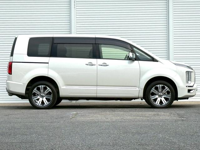 デリカＤ：５ Ｐ　純正１０インチナビ／純正１２インチフリップダウンモニター／電動ステップ／全方位カメラ／ＨＤＭＩ／フルセグＴＶ／両側電動スライド／ＢＳＭ／パワーシート／ドラレコ／ＥＴＣ／ＬＥＤ／純正１９インチＡＷ（2枚目）