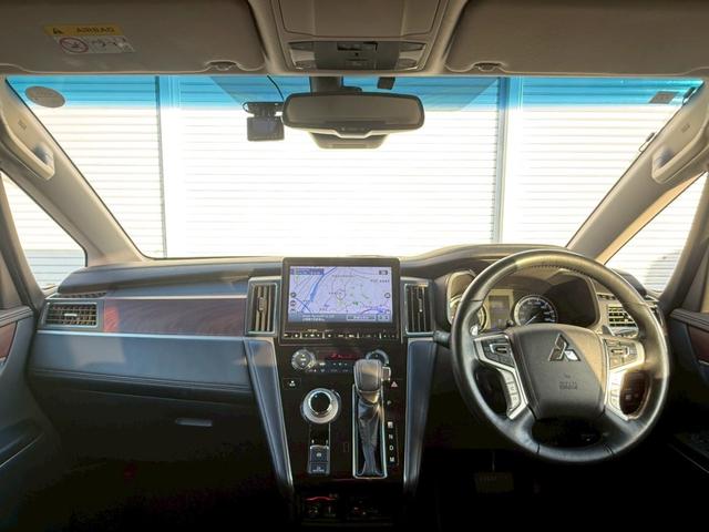 デリカＤ：５ Ｐ　純正１０インチナビ／純正１２インチフリップダウンモニター／電動ステップ／全方位カメラ／ＨＤＭＩ／フルセグＴＶ／両側電動スライド／ＢＳＭ／パワーシート／ドラレコ／ＥＴＣ／ＬＥＤ／純正１９インチＡＷ（5枚目）