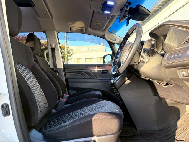 デリカＤ：５ Ｐ　純正１０インチナビ／純正１２インチフリップダウンモニター／電動ステップ／全方位カメラ／ＨＤＭＩ／フルセグＴＶ／両側電動スライド／ＢＳＭ／パワーシート／ドラレコ／ＥＴＣ／ＬＥＤ／純正１９インチＡＷ（6枚目）