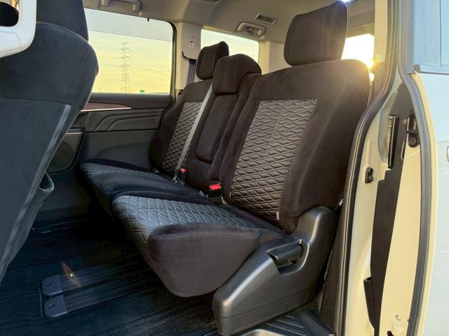 デリカＤ：５ Ｐ　純正１０インチナビ／純正１２インチフリップダウンモニター／電動ステップ／全方位カメラ／ＨＤＭＩ／フルセグＴＶ／両側電動スライド／ＢＳＭ／パワーシート／ドラレコ／ＥＴＣ／ＬＥＤ／純正１９インチＡＷ（8枚目）