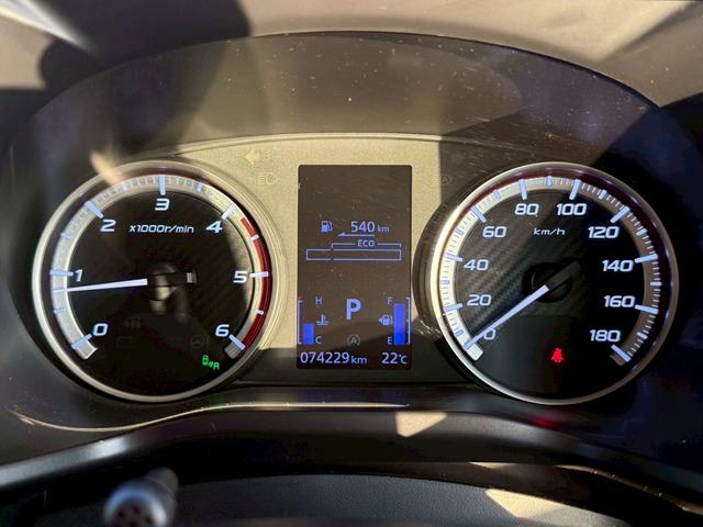 デリカＤ：５ Ｐ　純正１０インチナビ／純正１２インチフリップダウンモニター／電動ステップ／全方位カメラ／ＨＤＭＩ／フルセグＴＶ／両側電動スライド／ＢＳＭ／パワーシート／ドラレコ／ＥＴＣ／ＬＥＤ／純正１９インチＡＷ（13枚目）