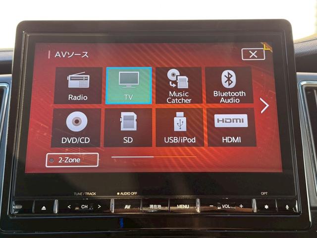 デリカＤ：５ Ｐ　純正１０インチナビ／純正１２インチフリップダウンモニター／電動ステップ／全方位カメラ／ＨＤＭＩ／フルセグＴＶ／両側電動スライド／ＢＳＭ／パワーシート／ドラレコ／ＥＴＣ／ＬＥＤ／純正１９インチＡＷ（16枚目）