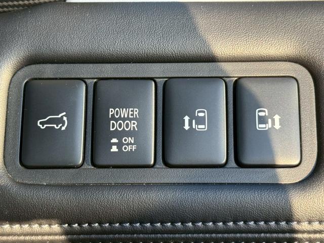 デリカＤ：５ Ｐ　純正１０インチナビ／純正１２インチフリップダウンモニター／電動ステップ／全方位カメラ／ＨＤＭＩ／フルセグＴＶ／両側電動スライド／ＢＳＭ／パワーシート／ドラレコ／ＥＴＣ／ＬＥＤ／純正１９インチＡＷ（30枚目）