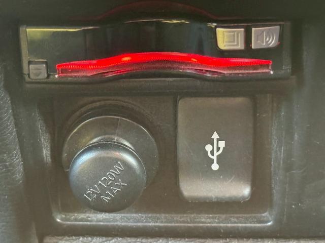 デリカＤ：５ Ｐ　純正１０インチナビ／純正１２インチフリップダウンモニター／電動ステップ／全方位カメラ／ＨＤＭＩ／フルセグＴＶ／両側電動スライド／ＢＳＭ／パワーシート／ドラレコ／ＥＴＣ／ＬＥＤ／純正１９インチＡＷ（32枚目）