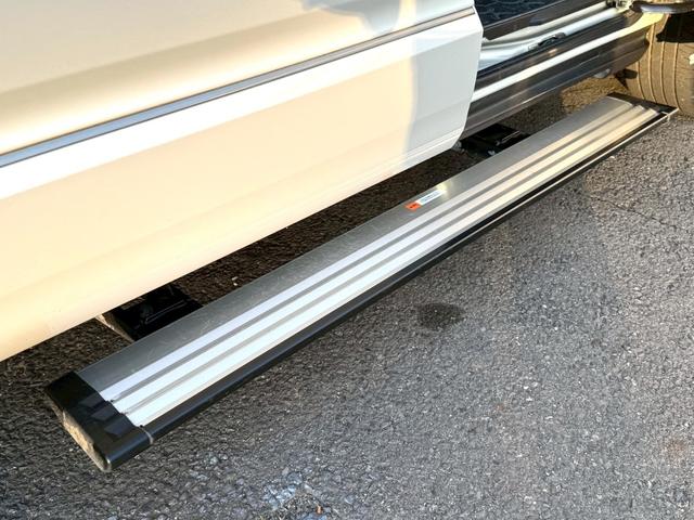 デリカＤ：５ Ｐ　純正１０インチナビ／純正１２インチフリップダウンモニター／電動ステップ／全方位カメラ／ＨＤＭＩ／フルセグＴＶ／両側電動スライド／ＢＳＭ／パワーシート／ドラレコ／ＥＴＣ／ＬＥＤ／純正１９インチＡＷ（35枚目）