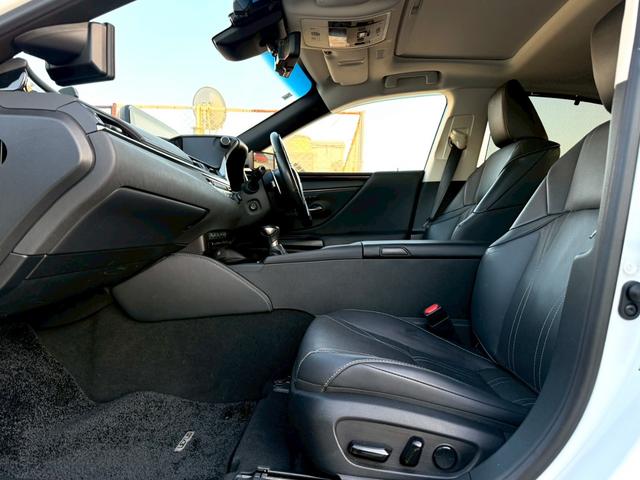 ＥＳ ＥＳ３００ｈ　バージョンＬ　マークレビンソン／サンルーフ／純正ドラレコ／黒革シート／ヘッドアップディスプレイ／純正１８インチＡＷ／メーカーナビ／Ｂｌｕｅｔｏｏｔｈ／フルセグＴＶ／パノラマモニター（7枚目）