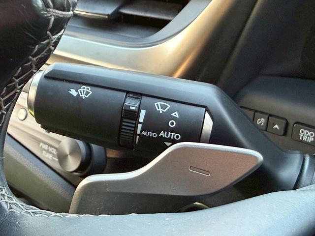 ＥＳ ＥＳ３００ｈ　バージョンＬ　マークレビンソン／サンルーフ／純正ドラレコ／黒革シート／ヘッドアップディスプレイ／純正１８インチＡＷ／メーカーナビ／Ｂｌｕｅｔｏｏｔｈ／フルセグＴＶ／パノラマモニター（28枚目）