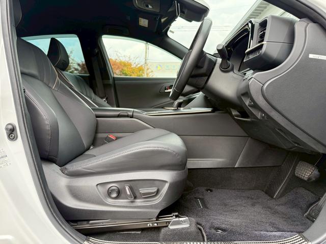 クラウンクロスオーバー Ｇアドバンスド・レザーパッケージ　ＭＯＤＥＬＬＩＳＴＡ／純正１２．３インチナビ／パノラミックビューモニター／ブラインドスポットモニター／セーフティセンス／クリアランスソナー／純正２１インチＡＷ／黒革／メモリー機能付パワーシート（6枚目）