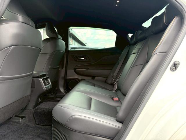 クラウンクロスオーバー Ｇアドバンスド・レザーパッケージ　ＭＯＤＥＬＬＩＳＴＡ／純正１２．３インチナビ／パノラミックビューモニター／ブラインドスポットモニター／セーフティセンス／クリアランスソナー／純正２１インチＡＷ／黒革／メモリー機能付パワーシート（8枚目）