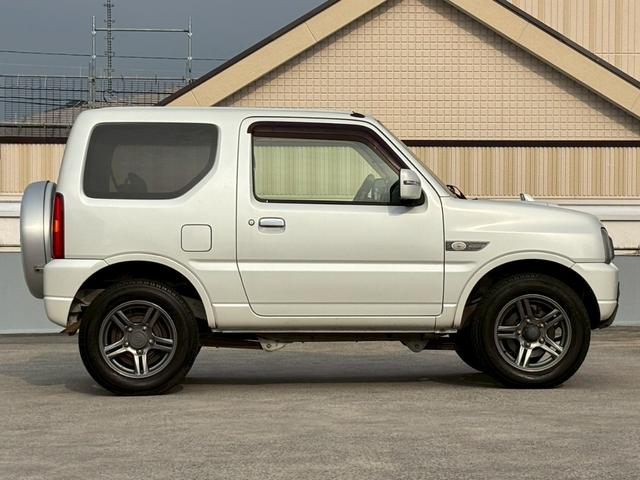 ジムニー ランドベンチャー　ＡＴ車／ターボ／パートタイム４ＷＤ／ナビ／Ｂｌｕｅｔｏｏｔｈ／フルセグＴＶ／バックモニター／純正１６インチＡＷ／シートヒーター／ミラーヒーター／ＥＴＣ／パワステ／パワーウィンドウ／エアコン（2枚目）