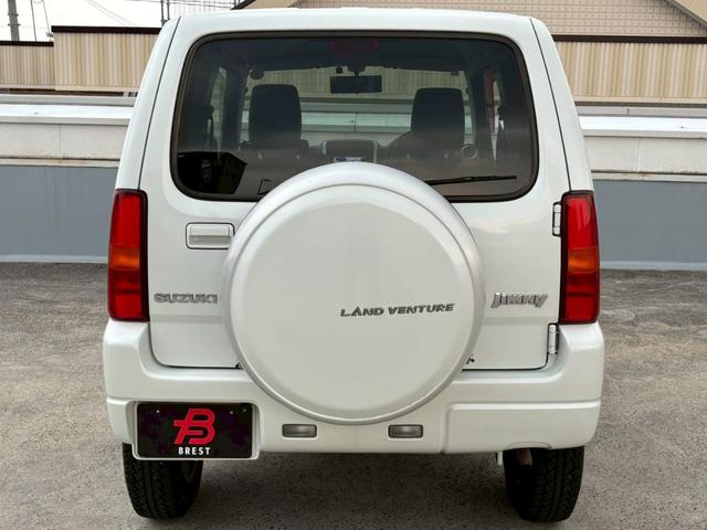 ジムニー ランドベンチャー　ＡＴ車／ターボ／パートタイム４ＷＤ／ナビ／Ｂｌｕｅｔｏｏｔｈ／フルセグＴＶ／バックモニター／純正１６インチＡＷ／シートヒーター／ミラーヒーター／ＥＴＣ／パワステ／パワーウィンドウ／エアコン（4枚目）