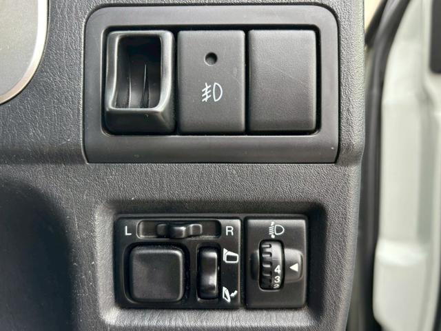 ジムニー ランドベンチャー　ＡＴ車／ターボ／パートタイム４ＷＤ／ナビ／Ｂｌｕｅｔｏｏｔｈ／フルセグＴＶ／バックモニター／純正１６インチＡＷ／シートヒーター／ミラーヒーター／ＥＴＣ／パワステ／パワーウィンドウ／エアコン（18枚目）