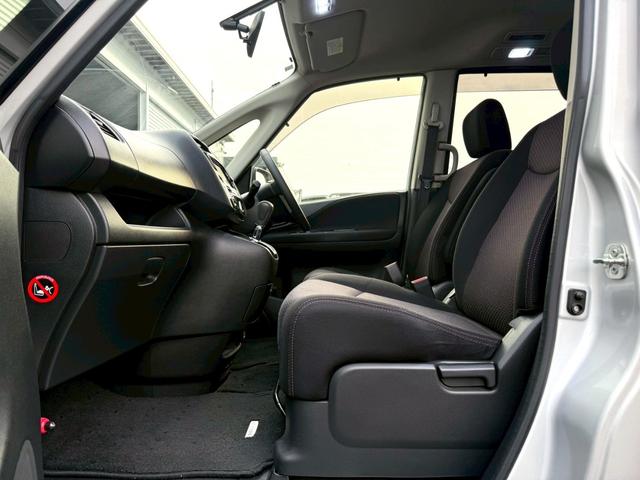 セレナ ハイウェイスター S-ハイブリッド エアロモード 純正ナビ/Bluetooth/フルセグTV/バックモニター/両側電動スライド/RAYS18インチアルミ/クルーズコントロール/アイドリングストップ/ETC/HIDヘッドライト/ロールサンシェード(7枚目)