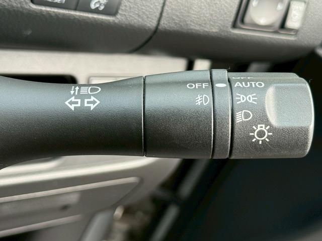 セレナ ハイウェイスター S-ハイブリッド エアロモード 純正ナビ/Bluetooth/フルセグTV/バックモニター/両側電動スライド/RAYS18インチアルミ/クルーズコントロール/アイドリングストップ/ETC/HIDヘッドライト/ロールサンシェード(21枚目)