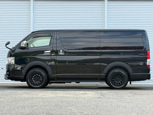 ハイエースバン スーパーGL ダークプライムII ディーゼル+4WD/両側電スラ/全方位カメラ/デジタルインナーミラー/UIビークルベッドキット+床フローリング施工/後部座席スライド加工/デルタフォース16インチアルミ+TOYOオープンカントリー(3枚目)