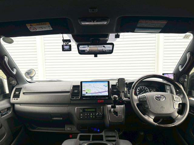 ハイエースバン スーパーGL ダークプライムII ディーゼル+4WD/両側電スラ/全方位カメラ/デジタルインナーミラー/UIビークルベッドキット+床フローリング施工/後部座席スライド加工/デルタフォース16インチアルミ+TOYOオープンカントリー(5枚目)