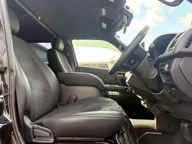 ハイエースバン スーパーGL ダークプライムII ディーゼル+4WD/両側電スラ/全方位カメラ/デジタルインナーミラー/UIビークルベッドキット+床フローリング施工/後部座席スライド加工/デルタフォース16インチアルミ+TOYOオープンカントリー(6枚目)