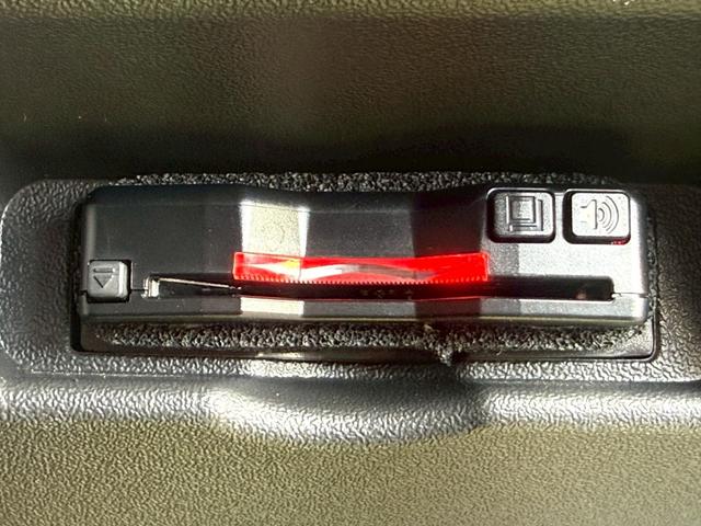 ハイエースバン スーパーGL ダークプライムII ディーゼル+4WD/両側電スラ/全方位カメラ/デジタルインナーミラー/UIビークルベッドキット+床フローリング施工/後部座席スライド加工/デルタフォース16インチアルミ+TOYOオープンカントリー(35枚目)