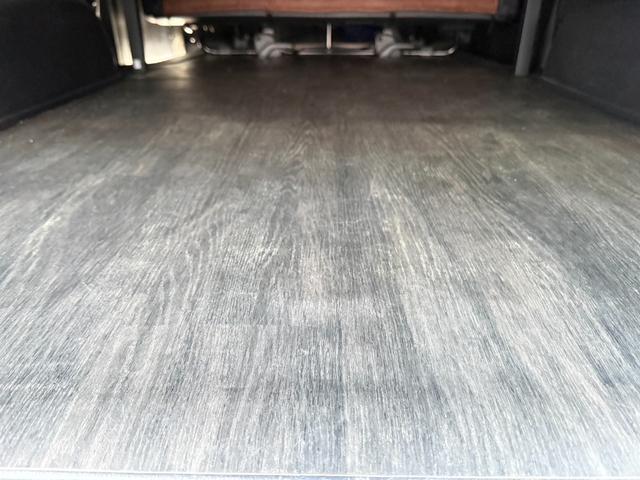 ハイエースバン ロングスーパーＧＬ　丸目ヘッドライト／ベットキット／ＴＯＹＯＴＡエンブレム／シートカバー（キャメル色）／ｃａｒｒｏｚｚｅｒｉａ１１．６インチフリップダウンモニター／社外１６インチアルミ／ＳＤナビ／Ｂｌｕｅｔｏｏｔｈ（13枚目）