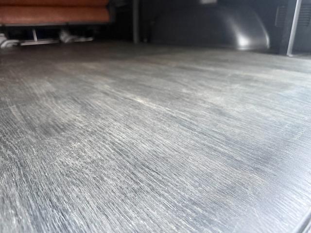 ハイエースバン ロングスーパーＧＬ　丸目ヘッドライト／ベットキット／ＴＯＹＯＴＡエンブレム／シートカバー（キャメル色）／ｃａｒｒｏｚｚｅｒｉａ１１．６インチフリップダウンモニター／社外１６インチアルミ／ＳＤナビ／Ｂｌｕｅｔｏｏｔｈ（14枚目）