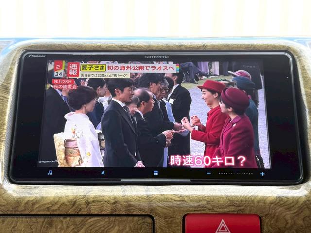 ハイエースバン ロングスーパーＧＬ　丸目ヘッドライト／ベットキット／ＴＯＹＯＴＡエンブレム／シートカバー（キャメル色）／ｃａｒｒｏｚｚｅｒｉａ１１．６インチフリップダウンモニター／社外１６インチアルミ／ＳＤナビ／Ｂｌｕｅｔｏｏｔｈ（17枚目）