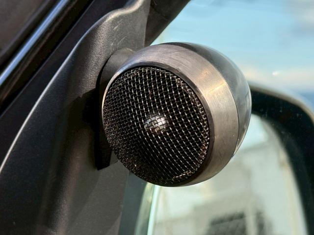 ハイエースバン ロングスーパーＧＬ　丸目ヘッドライト／ベットキット／ＴＯＹＯＴＡエンブレム／シートカバー（キャメル色）／ｃａｒｒｏｚｚｅｒｉａ１１．６インチフリップダウンモニター／社外１６インチアルミ／ＳＤナビ／Ｂｌｕｅｔｏｏｔｈ（20枚目）