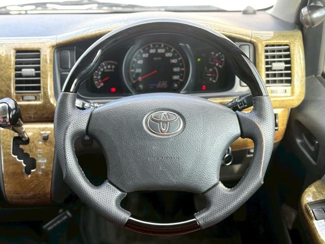 ハイエースバン ロングスーパーＧＬ　丸目ヘッドライト／ベットキット／ＴＯＹＯＴＡエンブレム／シートカバー（キャメル色）／ｃａｒｒｏｚｚｅｒｉａ１１．６インチフリップダウンモニター／社外１６インチアルミ／ＳＤナビ／Ｂｌｕｅｔｏｏｔｈ（21枚目）