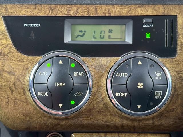 ハイエースバン ロングスーパーＧＬ　丸目ヘッドライト／ベットキット／ＴＯＹＯＴＡエンブレム／シートカバー（キャメル色）／ｃａｒｒｏｚｚｅｒｉａ１１．６インチフリップダウンモニター／社外１６インチアルミ／ＳＤナビ／Ｂｌｕｅｔｏｏｔｈ（24枚目）