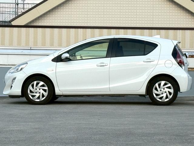 アクア S 純正ナビ/Bluetooth/フルセグTV/バックモニター/ドラレコ/スマートキー/プッシュスタート/LEDヘッドライト/オートエアコン/ユーザー買取車/取説&保証書&スペアキー(3枚目)