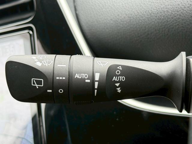 プリウス Ａツーリングセレクション　純正９インチナビ／Ｂｌｕｅｔｏｏｔｈ／フルセグＴＶ／バックモニター／ヘッドアップディスプレイ／ブラインドスポットモニター／純正１８インチアルミ（19枚目）