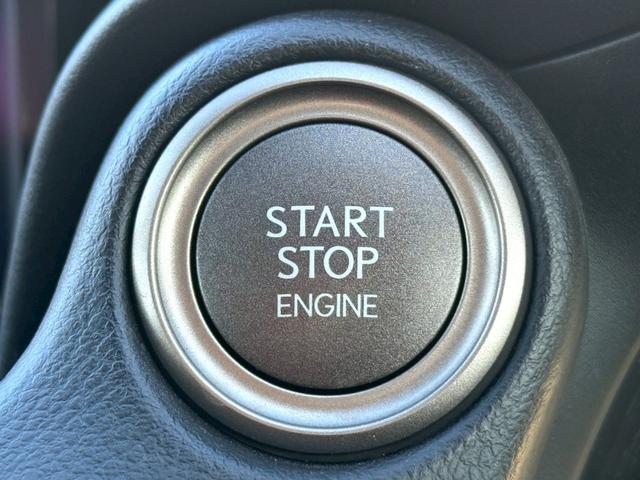 【スマートキー＆プッシュスタート】ポケットに入れたまま鍵の開閉、エンジンの始動まで行えます。