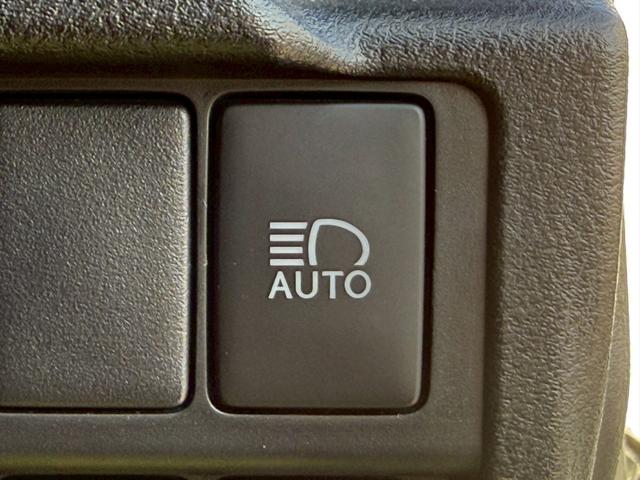 セーフティセンスの１つのオートマチックハイビームが装備されており、ハイビームとロービームを自動で切り替え、夜間の歩行者などの早期発見をサポート☆切り替え忘れを防ぐほか、手動操作の煩わしさも軽減します！